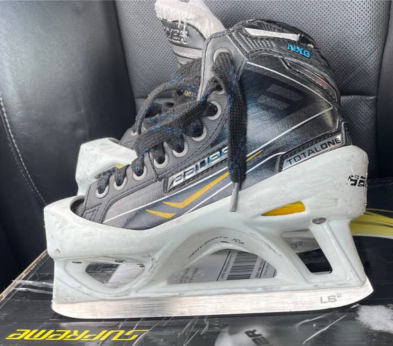 Bauer Junior Regular Size 2 D Total One NXG Hockey Goalie Skates