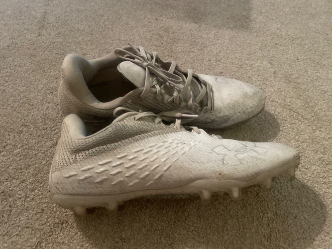 Size 10.5 Men’s under Armour blur cleats