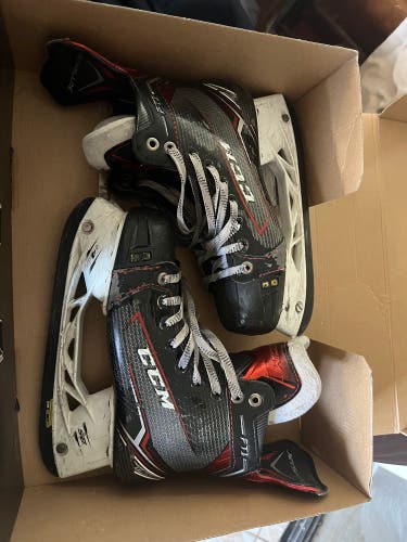 Used CCM Regular Width Size 5 JetSpeed FT1 Hockey Skates