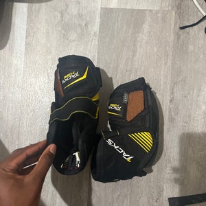 Used Junior Medium CCM  Tacks 7092 Elbow Pads