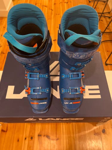 Lange All-mountain/Carving/Racing Medium Flex RS Ski Boots