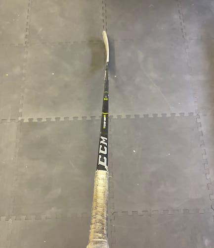 Junior Right Handed P29 RibCor 65k Hockey Stick
