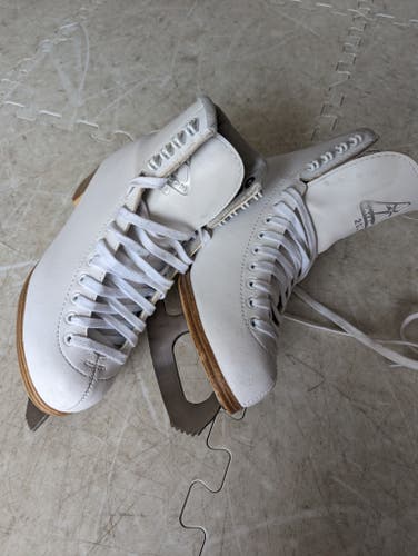 Jackson Ultima 200 Figure Skating size 6