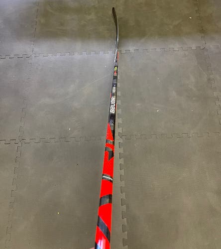 Senior Right Handed P92M Vapor FlyLite Hockey Stick