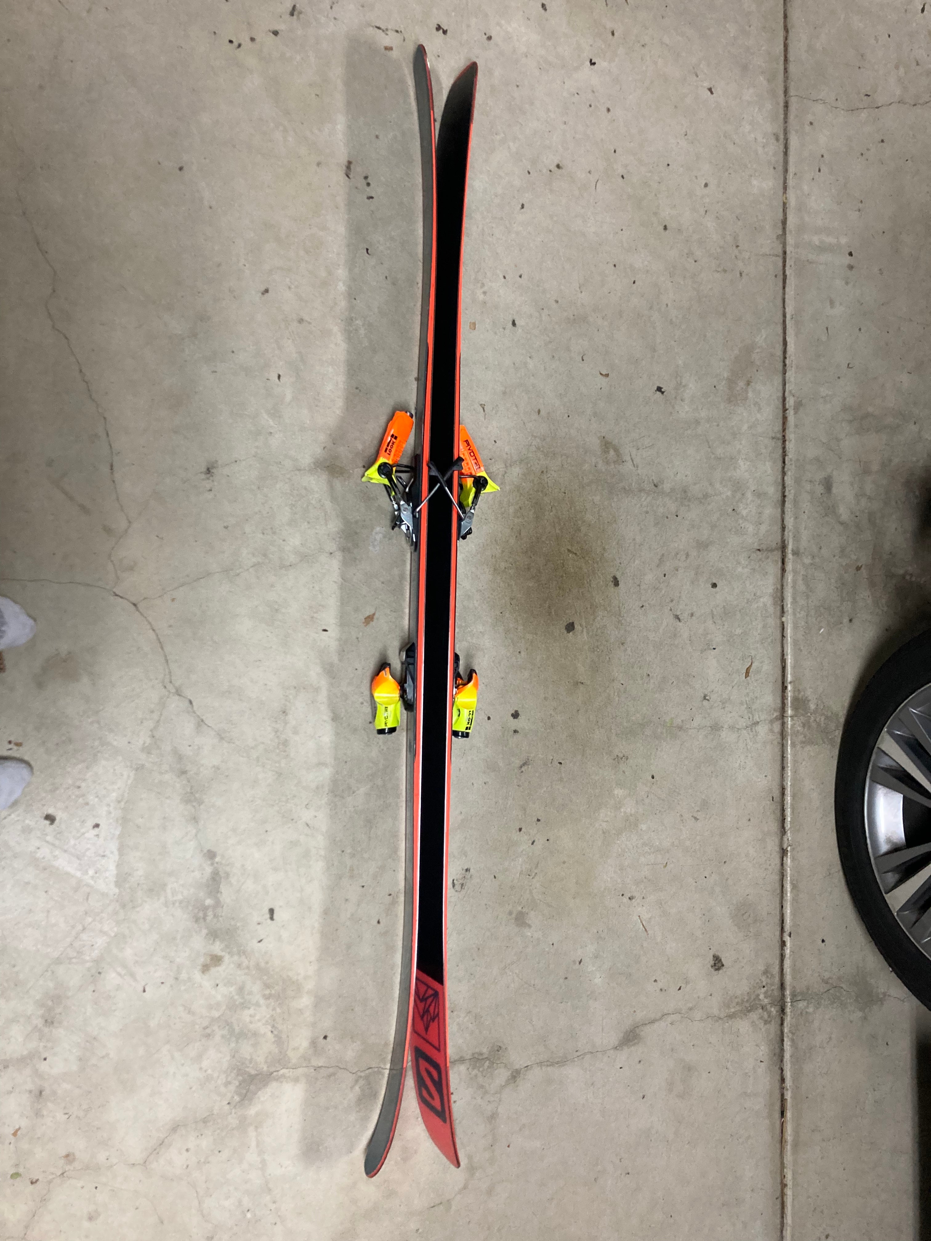 Used Unisex 2021 Salomon 176 cm All Mountain QST 98 Skis With 
