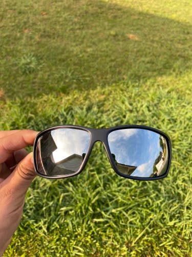 Black  Medium/Large Costa Del Mar Sunglasses