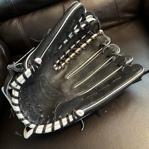 Used 2022 Right Hand Throw 12.75" A2000 Baseball Glove