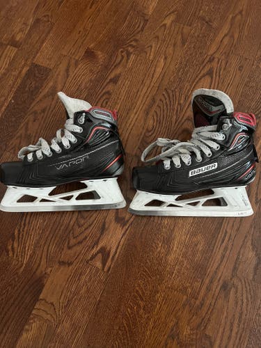 Junior Used Bauer Vapor X900 Goalie Skates Regular Width Size 3.5