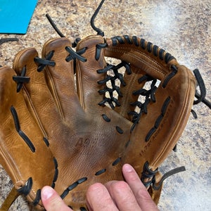 Outfield 11.75" A950 Baseball Glove