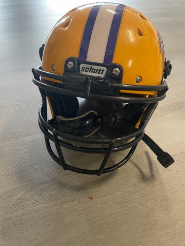 Used Large Schutt Youth Recruit hybrid Helmet