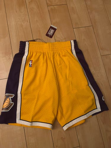New Mens Mitchell & Ness LA Lakers '09 Swingman Basketball Size M Yellow Shorts