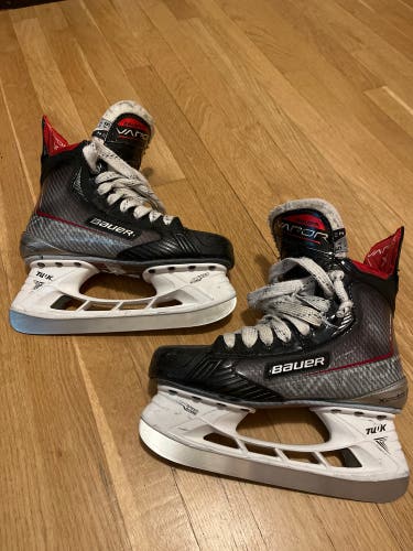 Used Bauer Regular Width Size 5.5 Vapor XLTX Pro+ Hockey Skates