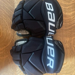 Used Bauer Vapor X700 Gloves 11”