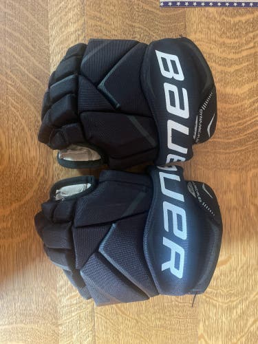 Used Bauer Vapor X700 Gloves 11”