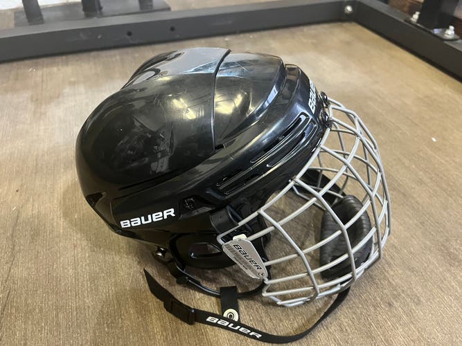 Bauer 2100 Sr. Helmet with cage M