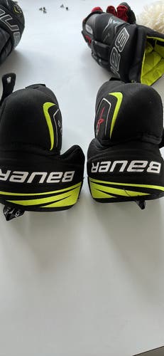 Used Large Bauer Vapor X2.9 Elbow Pads