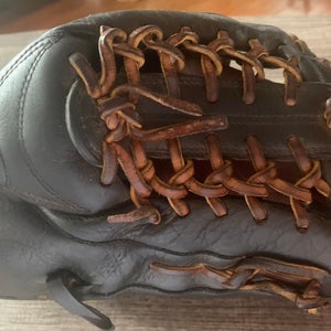 Mizuno 11.75” MVP + Boombah 7.5 cleats