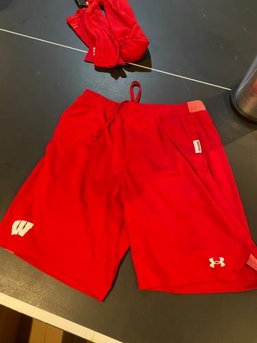 Wisconsin Team Under armour training short Size large