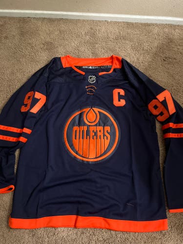 New Alternate Edmonton Oilers Connor Mcdavid Jersey In Size 52 (L)