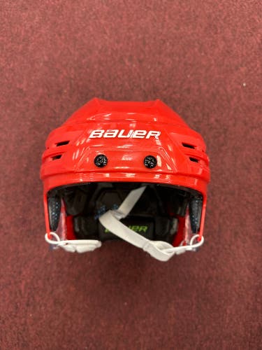 Used Medium Bauer Re-Akt 85 Helmet