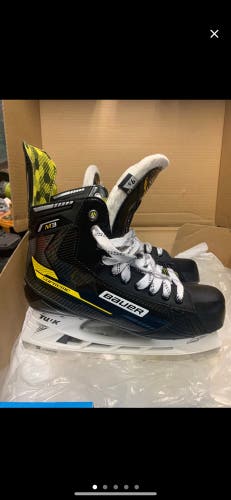 New Bauer Extra Wide Width Size 9.5 Supreme M3 Hockey Skates