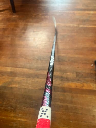 Senior Right Handed P28 Pro Stock Vapor FlyLite Hockey Stick