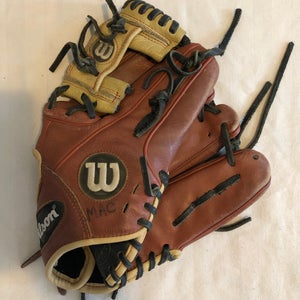 Used Wilson A550 Right-Hand Throw Outfield Baseball Glove (11")
