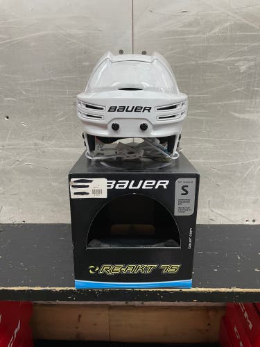 New Small Bauer  Re-Akt 75 Helmet