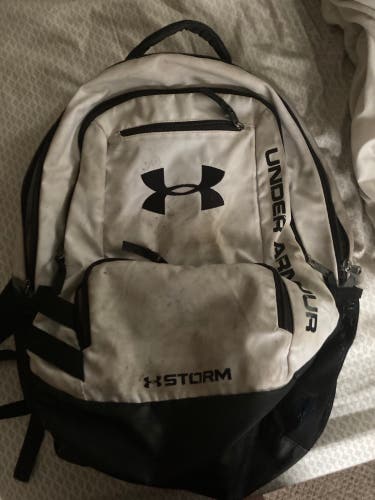 White Used Large/Extra Large Under Armour Bag