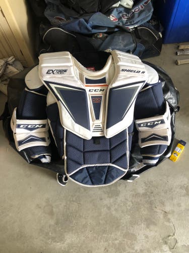 XL CCM Pro Stock Extreme Flex Shield 2 Goalie Chest Protector