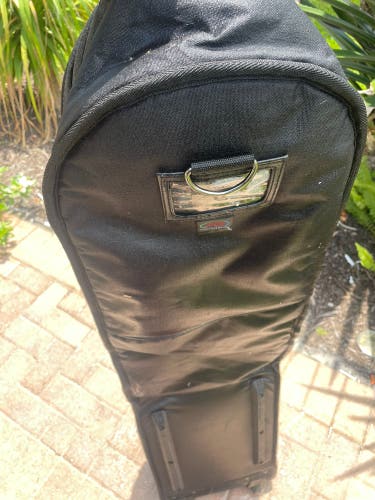 SKB Golf Travel Bag With Wheels , shoulder strap