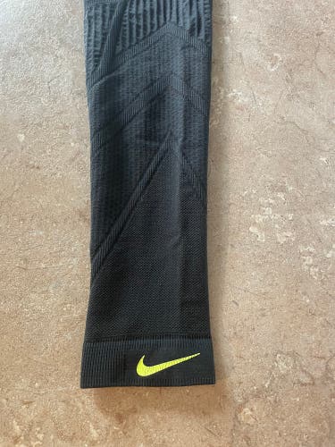 Nike vapor arm sleeve