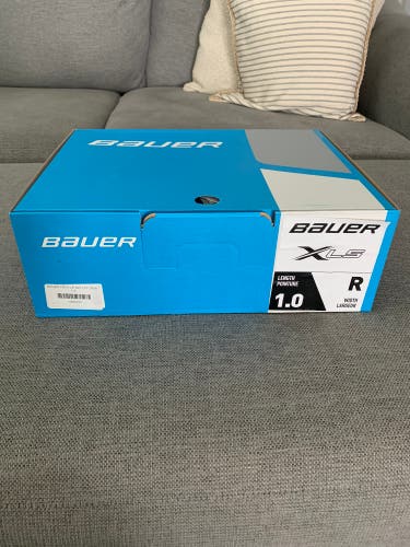 New Bauer Regular Width  Size 1 X-LS Hockey Skates