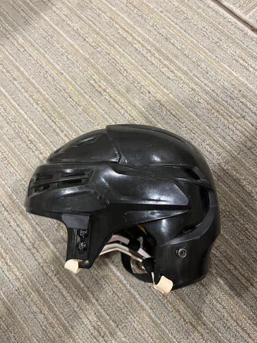 Used Medium Bauer Re-Akt Helmet