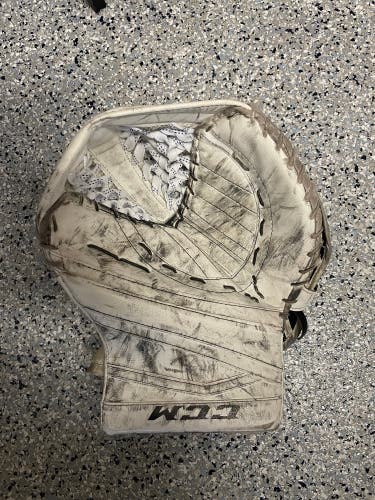 Used Regular  Extreme Flex II 860 Goalie Glove