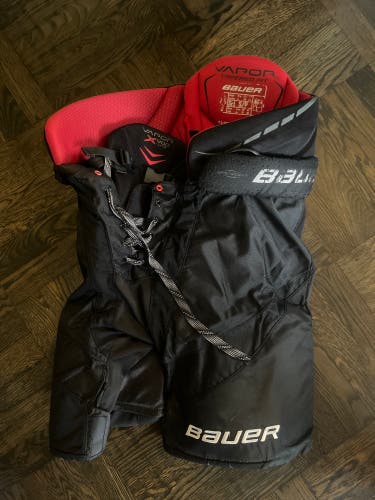 Used Small Bauer Vapor X900 Hockey Pants