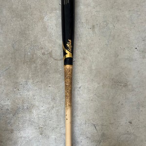 Used Wood (-3) 30 oz 33" Bat