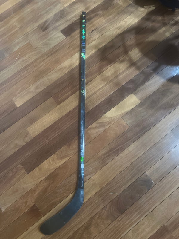 New Easton Synergy EQ10 P3 Jr. Hall 50 or P7 Jr. Iginla 50 Hockey