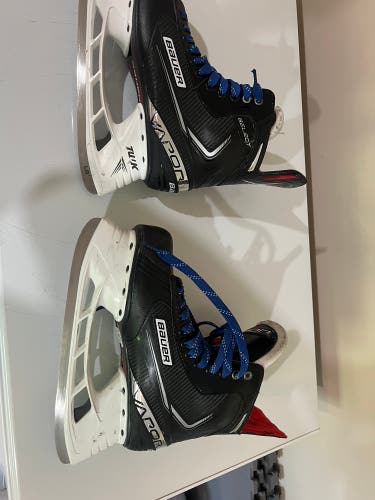 Used Bauer Regular Width  Size 11 Vapor X Select Hockey Skates