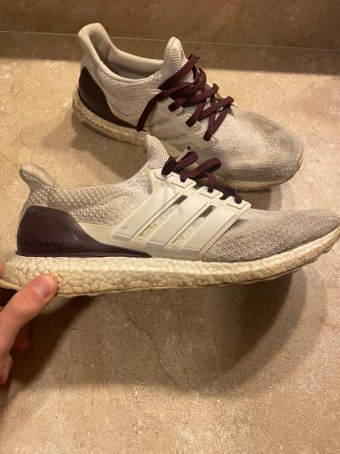 Texas A&M ultra boost Mens Size 11