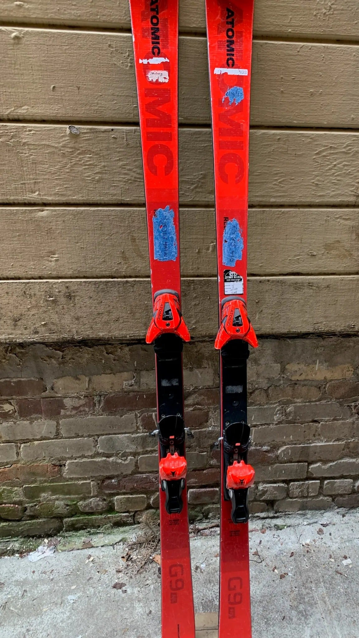 Atomic 166 cm Redster G9 GS Racing Skis With Atomic Z12 Bindings