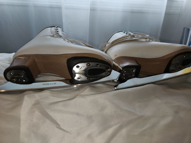 Used Figure Skates Size 4.5W