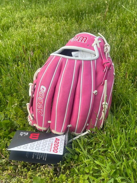 Wilson A2000 February glove of the month 11.75 infield baseball glove