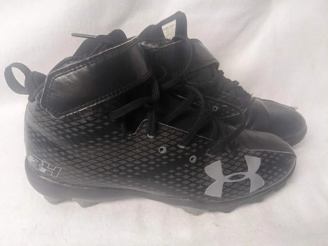 Under Armour 34 Cleats Size 5 Color Black Condition Used