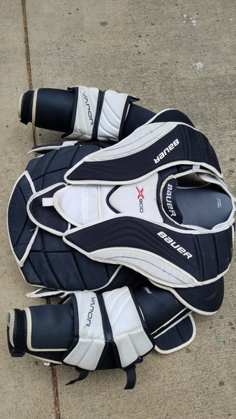 Used XL Bauer Vapor X900 Goalie Chest Protector