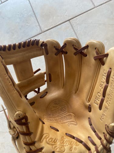 Right Hand Throw 11.75" Baseball Glove