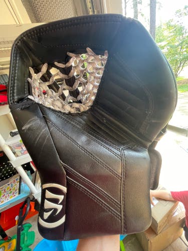 Warrior gt2 goalie glove