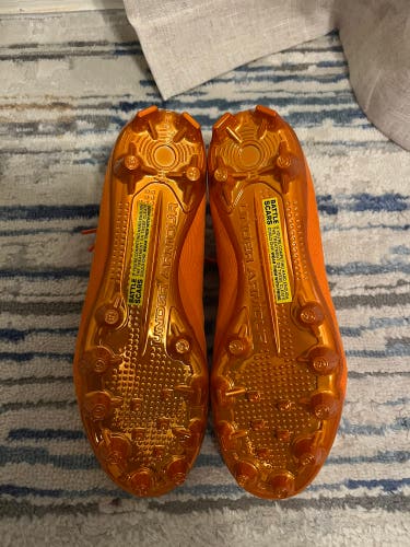 Men's Molded Cleats Low Top Spotlight MC