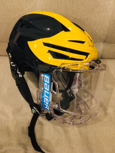 UNIVERSITY OF MICHIGAN WOLVERINES Bauer RE-AKT 150 Pro Stock Hockey Helmet SIZE MEDIUM NCAA