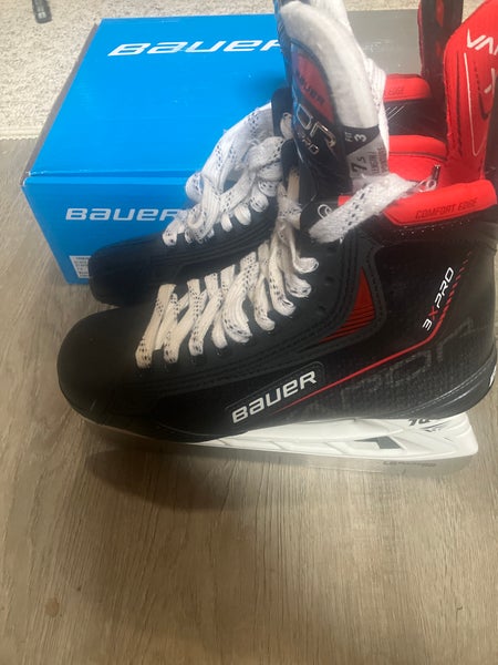 Senior New Bauer Vapor 3X Pro Hockey Skates Regular Width Size 7.5